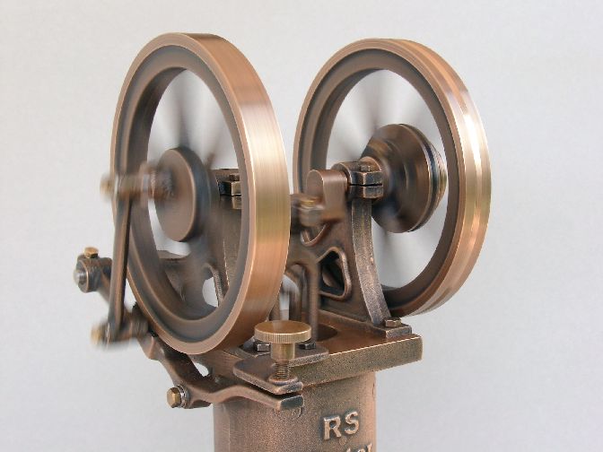 Seitenansicht des nachgebauten Heinrici-Heißluftmotors